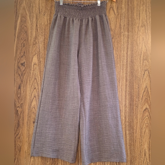Chic Wide-Leg Pants in Charcoal - Picture 2 of 8